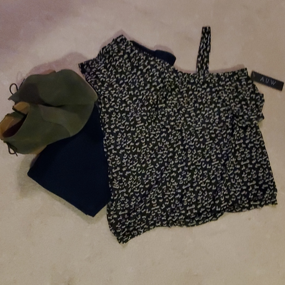 Adorable, off-the-shoulder, top